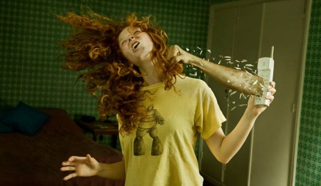 Excelente ejecución publicitaria basada en la campaña de marketing social contra la violencia verbal y psicológica.  Recuerden: "Las palabras pueden herir más que un golpe"